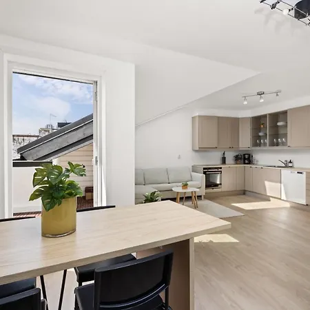 Urban Panorama - New, & Private Terrace Apartment *
